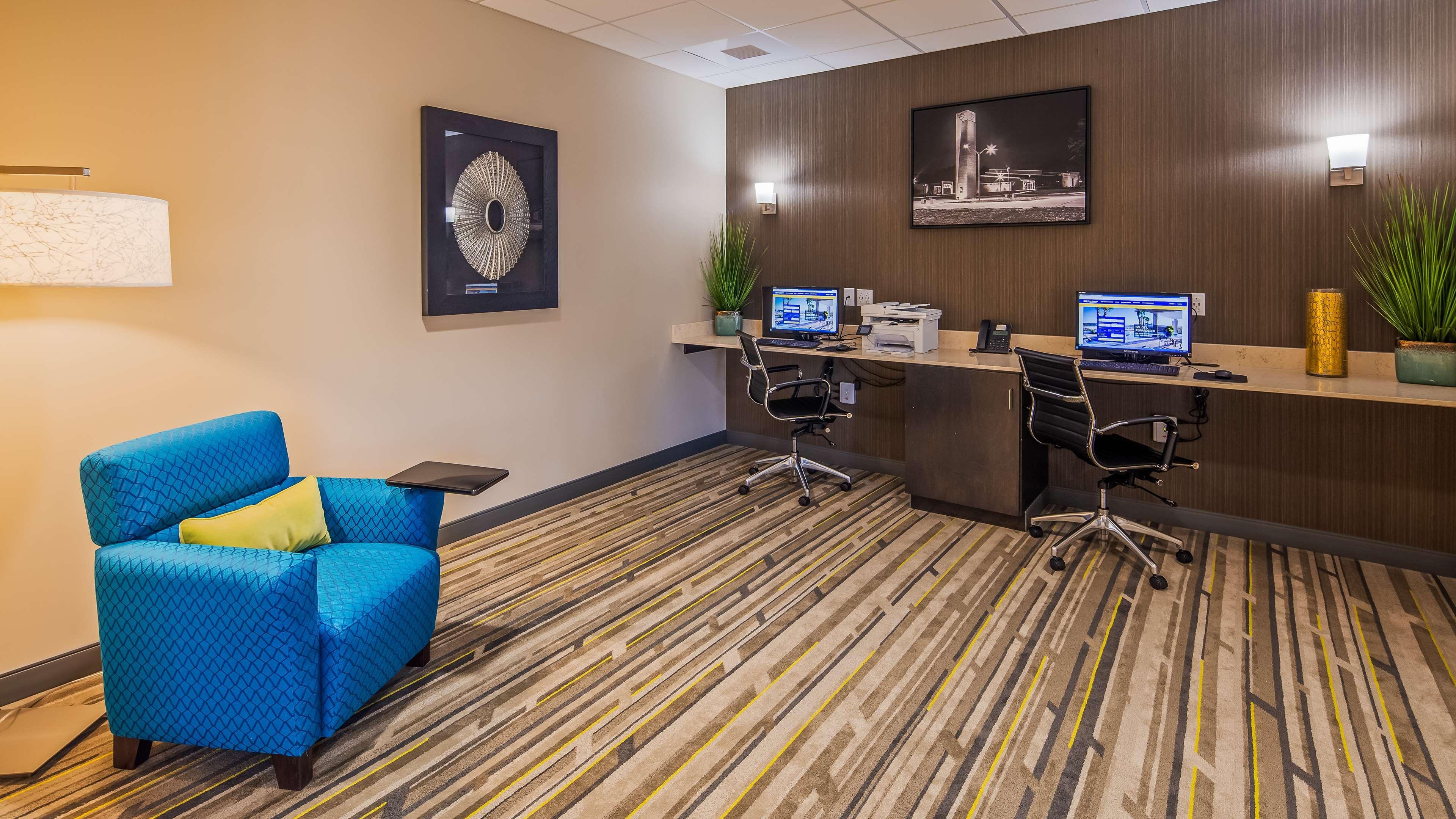Hotel Western Hobby Airport And 3*