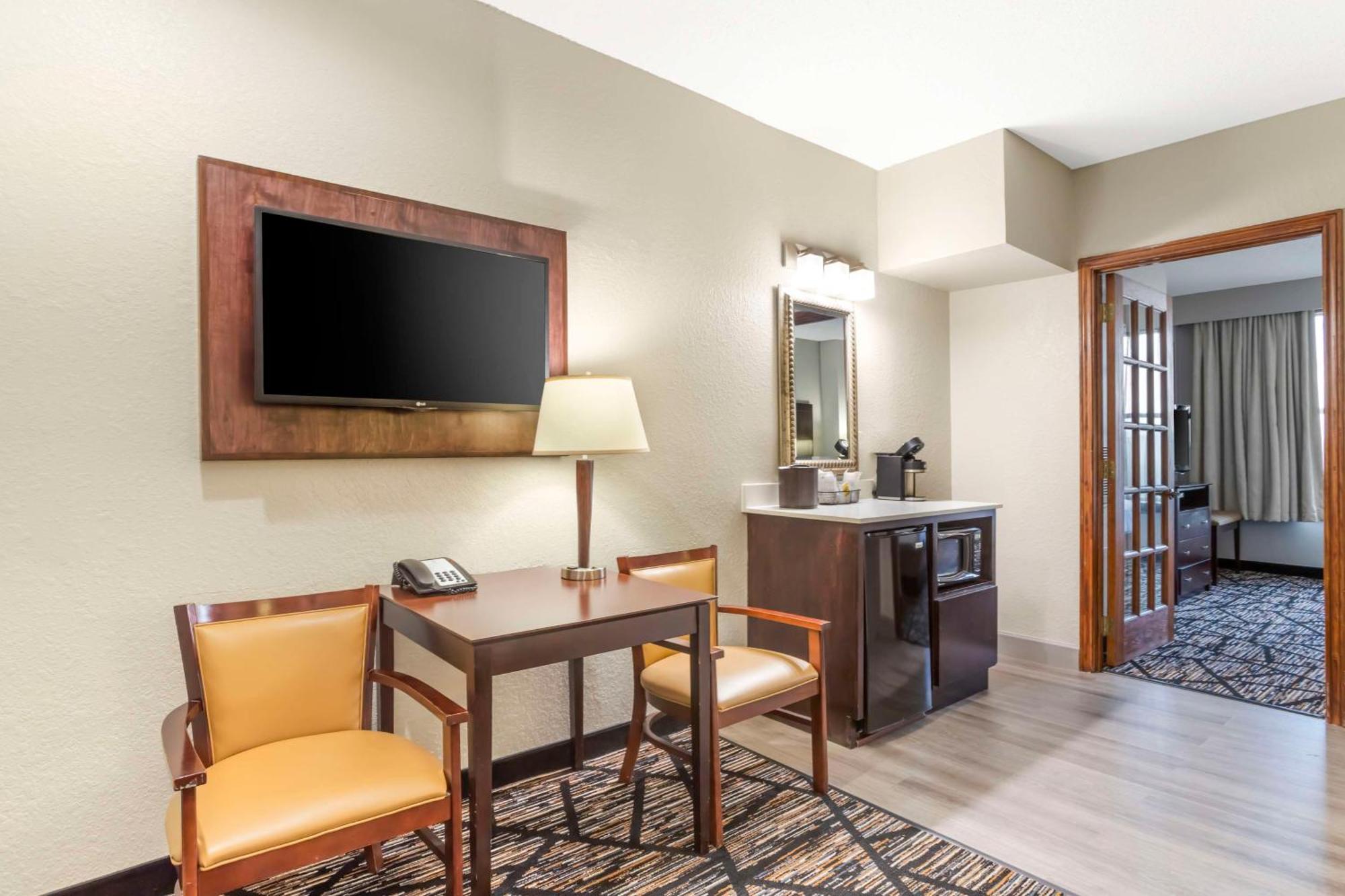 Western Hobby Airport And Hotel 3*