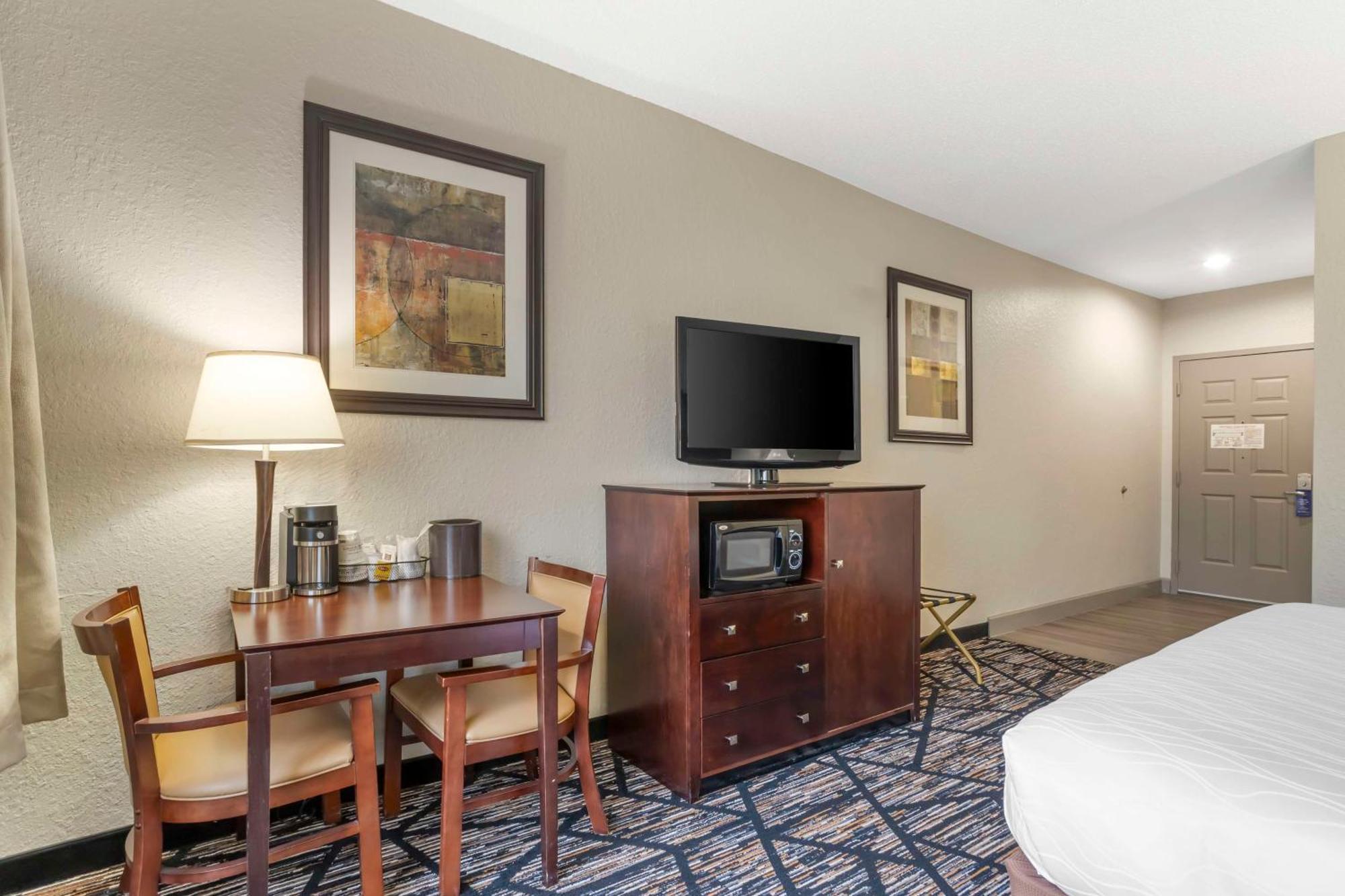 Hotel Western Hobby Airport And 3*