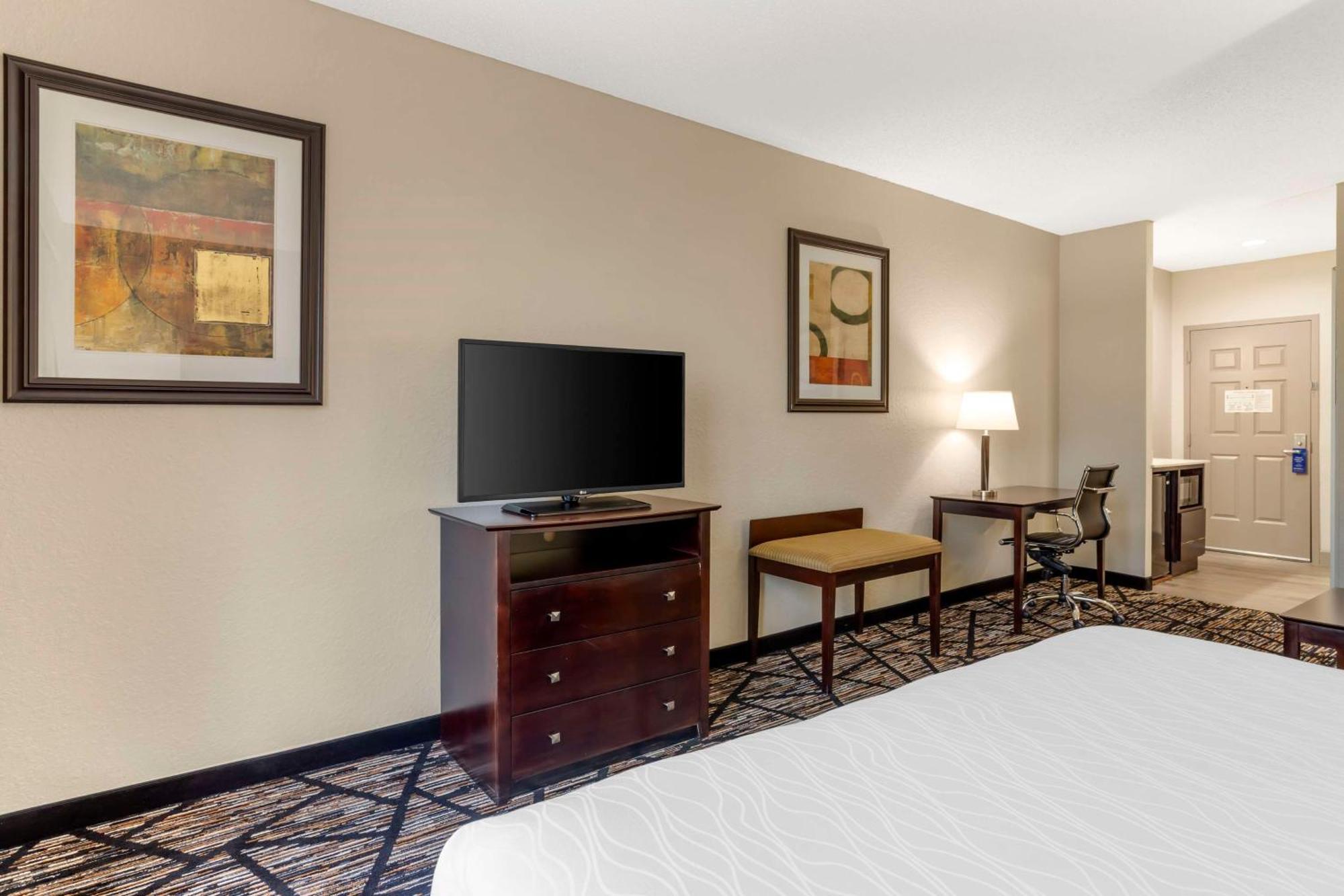 Western Hobby Airport And Hotel 3*