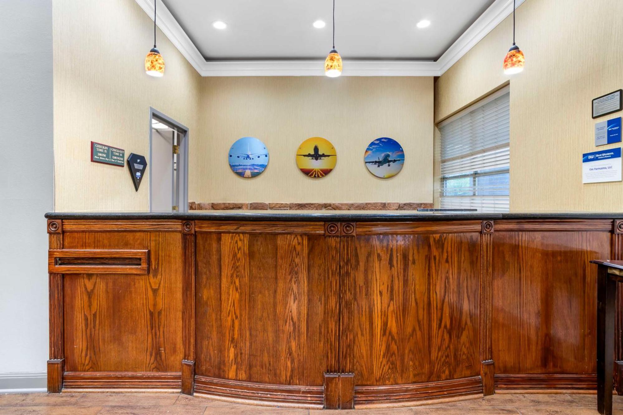 Hotel Western Hobby Airport And