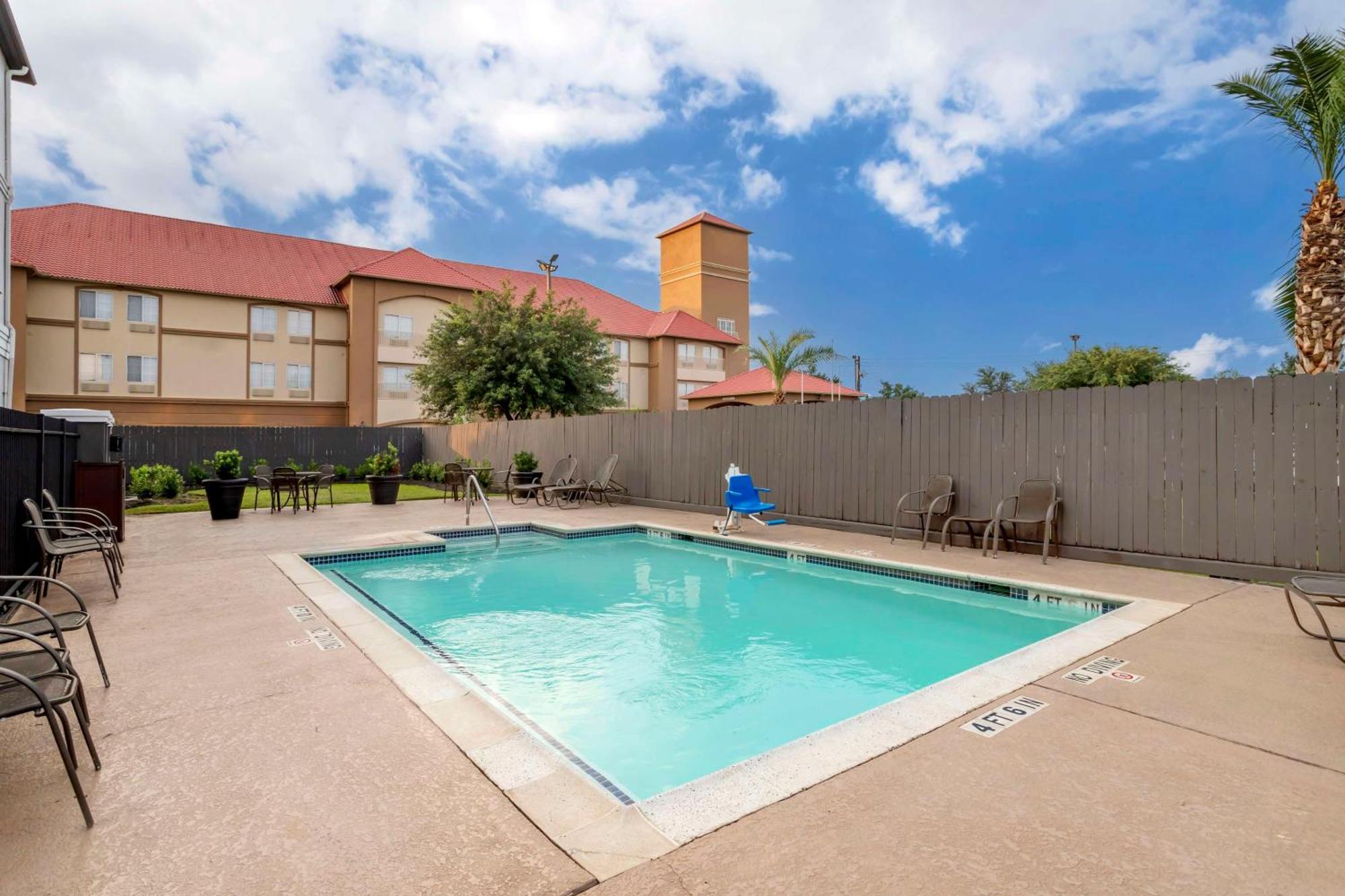 Western Hobby Airport And Hotel 3*